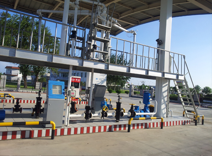 甲苯卸車(chē)現(xiàn)場(chǎng)圖 甲苯卸車(chē)現(xiàn)場(chǎng)圖